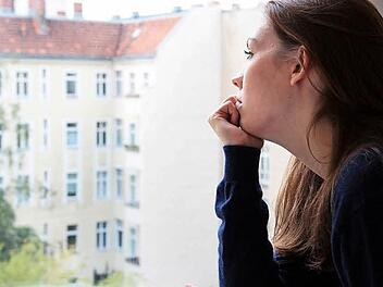 "Es ist wichtig, dass du gehört wirst", sagt Gabriele Morath jungen Erwachsenen, die unsicher und voller Versagensängste stecken. Wird es für sie eng, unterstützt die Weihnachtshilfe. Foto: Mascha Brichta/dpa/Symbolfoto
