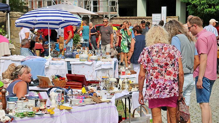 Der Flohmarkt und der Schutzengelmarkt locken immer viele Besucher in die  Stadt. Foto: Dieter Britz