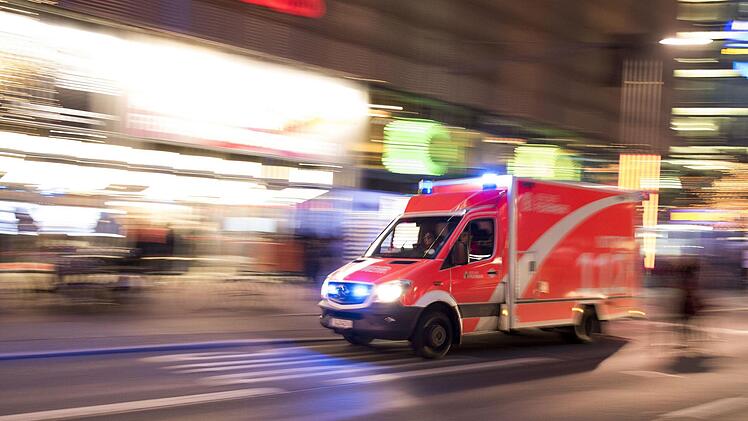 Nach einem Unfall am U-Bahnhof Hohe Marter in N&uuml;rnberg starb ein 32-J&auml;hriger. Der Mann war alleinverschuldet ins Gleisbett gest&uuml;rzt. Symbolfoto: Tobias Seelinger/Adobe Stock