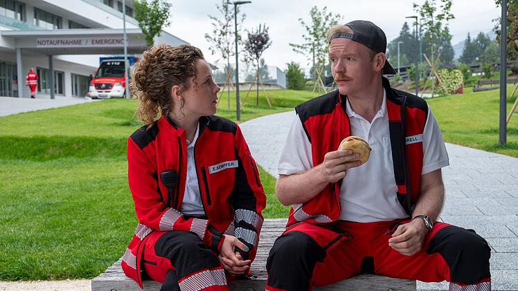 Elli Kempfer (Klara Deutschmann) und Felix Sorell (Sebastian Griegel) werden als Kollegen schnell ein gutes Team.