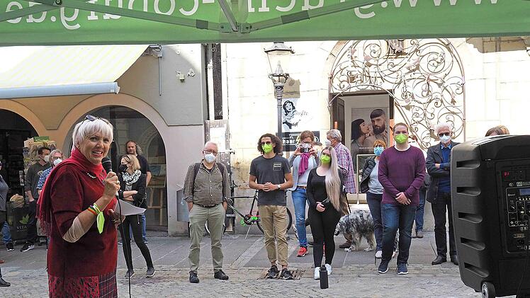 Claudia Roth, führende Politikerin bei den Grünen und Vizepräsidentin des Deutschen Bundestages, besuchte auf Wahlkampftour am Mittwoch Coburg.
