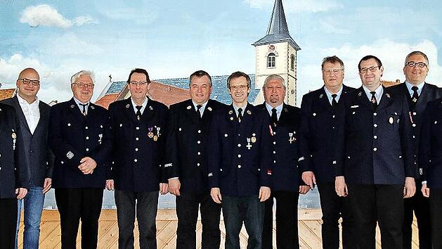 Verabschiedungen und Jubil&auml;en gab es bei der Hauptversammlung der Freiwilligen Feuerwehr Seubrigshausen. Von links: Wolfgang Kl&ouml;ffel (2. Kommandant), Michael Kastl (1. B&uuml;rgermeister), Walfried M&uuml;ller, Joachim Schneider (beide nach Erreichung der A...