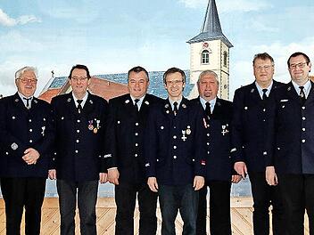 Verabschiedungen und Jubiläen gab es bei der Hauptversammlung der Freiwilligen Feuerwehr Seubrigshausen. Von links: Wolfgang Klöffel (2. Kommandant), Michael Kastl (1. Bürgermeister), Walfried Müller, Joachim Schneider (beide nach Erreichung der A...