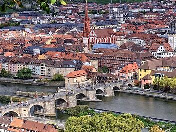 Die Alte Mainbrücke in Würzburg diente als Filmkulisse für die Hollywood-Produktion "Die drei Musketiere" von 2011.