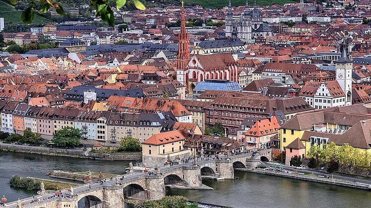 Die Alte Mainbrücke in Würzburg diente als Filmkulisse für die Hollywood-Produktion "Die drei Musketiere" von 2011.