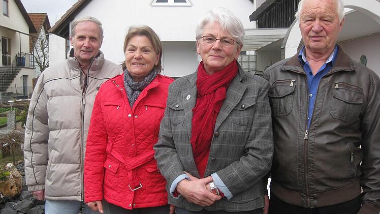 Die Ehrenadel in Silber erhielten für 25-jährige Vereinszugehörigkeit, Harald Günther, Gerda Günther, Anneliese Fritz und Emil Fritz. Foto: Beatrix Lieb