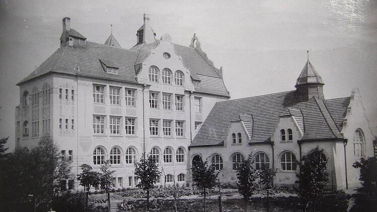Historische Ansicht der Turnhalle (rechts).  Foto: Stadt Coburg