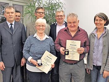 Die Gemeindemedaille in Gold gab es für Luise Stirnweiß und Werner Hofmann.