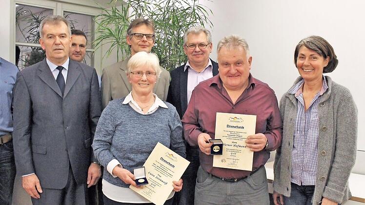 Die Gemeindemedaille in Gold gab es für Luise Stirnweiß und Werner Hofmann.
