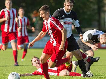 2015 trug Daniel Uttinger noch das Trikot des ASV Vach. Am Sonntag trifft er im Kellerduell der Bayernliga mit Jahn Forchheim auf seinen Ex-Verein.  Archivbild: Uwe Gick