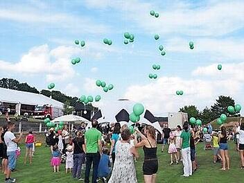 Die Azubis hatten einen Luftballonstart organisiert. Foto: K. Holzberger