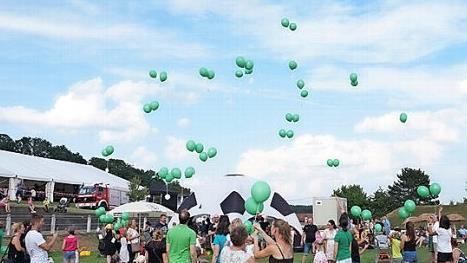 Die Azubis hatten einen Luftballonstart organisiert. Foto: K. Holzberger