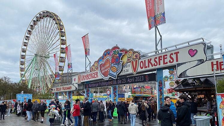 O'zapft is! Das Frühlingsfest am Dutzendteich beginnt