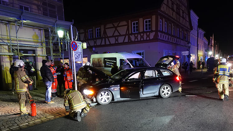 Bauernprotest erschwert Feuerwehreinsätze in Haßfurt.