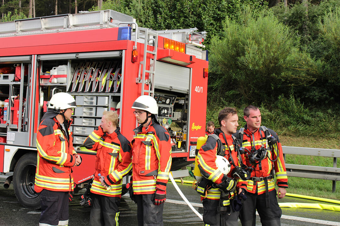 A9 bei Pegnitz: Sattelzug geht in Flammen auf
