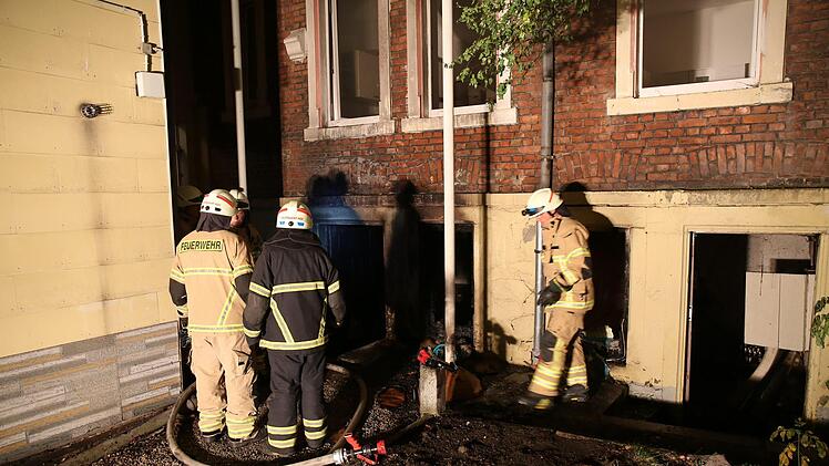 In Hof geriet am Donnerstagmorgen ein Wohnhaus in Brand. Foto: News5/Fricke
