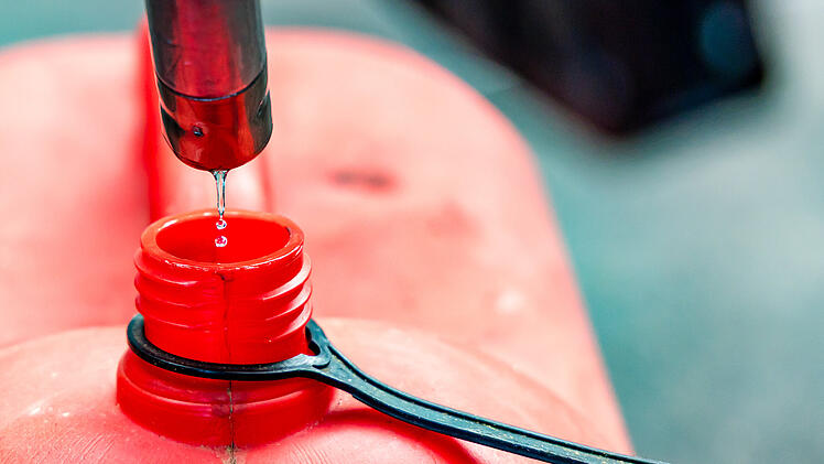 Deutschland f&uuml;hrt &Ouml;sterreich-Tankregel ein - dort wird sie sch&auml;rfer