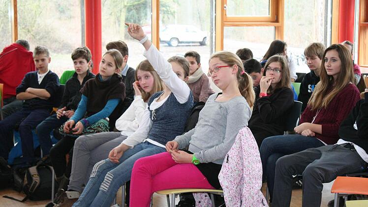 Das Interesse war groß - da ging so mancher Arm nach oben.