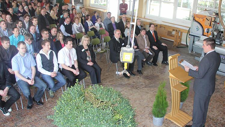 Franz-Hermann Bolle (rechts) vom Kurs 59 führte durch das Programm.