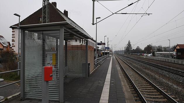 Frostiger Haltepunkt Hirschaid  Foto: Ronald Rinklef