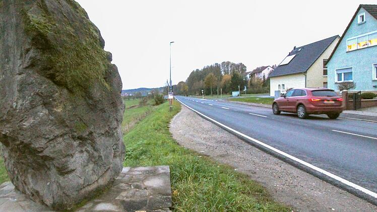 Es fehlt an Metern und anderen Voraussetzungen: Am s&uuml;dlichen Ortseingang von Reckendorf haben Radfahrer das Nachsehen. Foto: Adelheid Waschka