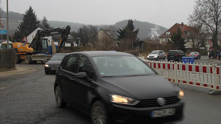 Die Verkehrssituation an der Kreuzung der Straße Am Ängerlein mit dem Pörbitscher Weg ist den Blaicher Stadträten ein Dorn im Auge. Sie wünschen sich, dass die Kreuzung im Zuge der Baumaßnahme neu gestaltet wird. Foto: Alexander Hartmann