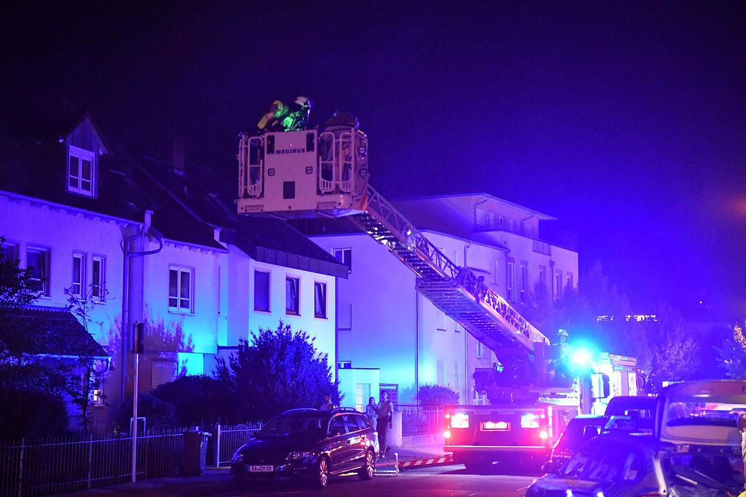 In der Nacht zu Freitag ist es gegen 2.25 Uhr zu einem Küchenbrand in der Schlüsselstraße gekommen. Die Feuerwehr war vor Ort.
