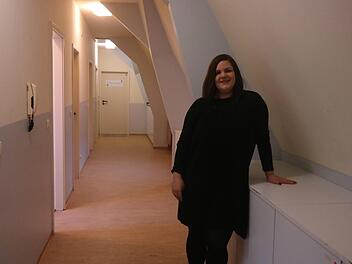Das Frauenhaus ist Zufluchtsort für Frauen, denen Gewalt widerfahren ist. Die Mitarbeiterinnen, hier Natalie Mozzo, zeigen Wege auf. Foto: Frauenhaus Coburg