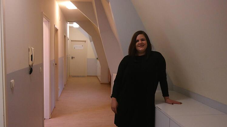 Das Frauenhaus ist Zufluchtsort für Frauen, denen Gewalt widerfahren ist. Die Mitarbeiterinnen, hier Natalie Mozzo, zeigen Wege auf. Foto: Frauenhaus Coburg