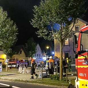 Dachstuhl von Einfamilienhaus in Retzstadt brennt aus