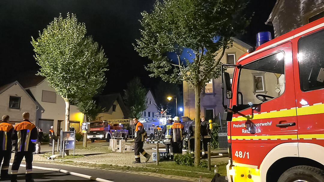 Dachstuhl von Einfamilienhaus in Retzstadt brennt aus