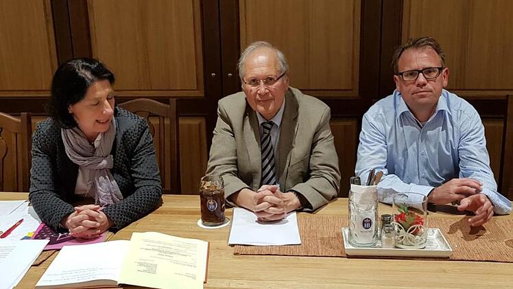 Die ehemalige Staatssekretärin Katja Hessel war zu Besuch bei der Coburger FDP. Mit im Bild der Landtagskandidat Ulrich Herbert (Mitte) und der Bezirkstagskandidat  Michael Zimmermann.Foto: privat