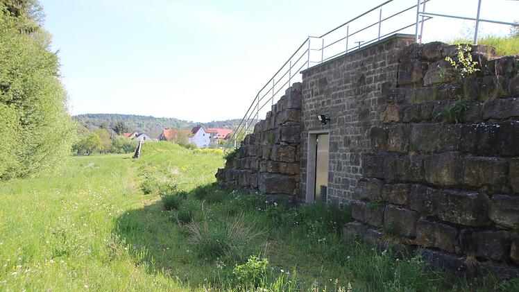 Die Münnerstädter Brunnen am Schwimmbadweg. Foto: Thomas Malz