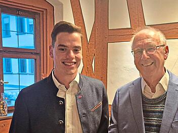 Robin Kuhn (links) mit Moderator Ulrich Kutz beim Stadtgespr&auml;ch.Fritz Lang