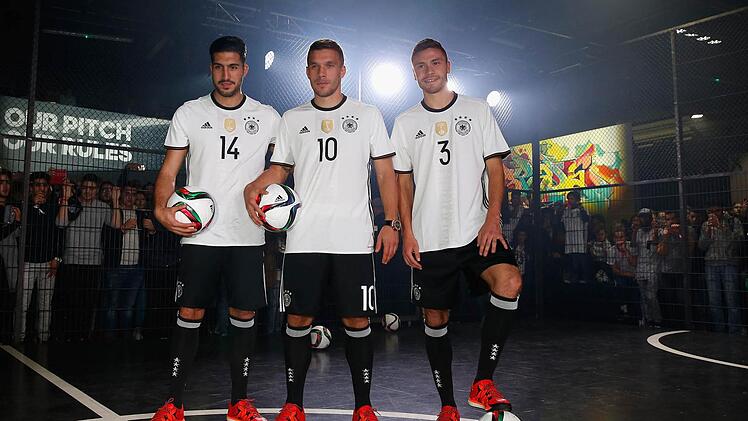 Das Heimtrikot ist weniger umstritten: Klassisch weiß gab's schon öfter. Foto: Adidas