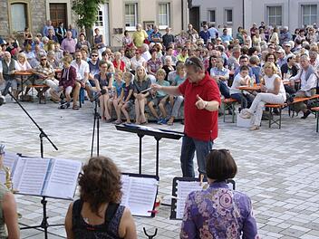 Die Belebung des Viehmarkts beim Premierenkonzert ist unübersehbar. Möglicherweise werden die Musikveranstaltungen hier fortgesetzt.  Foto: Winfried Ehling