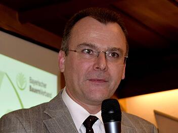 Johann Koch vom BBV-Generalsekretariat München referierte   zum Thema "Bauernjagd und Naturschurtz"Andreas Welz