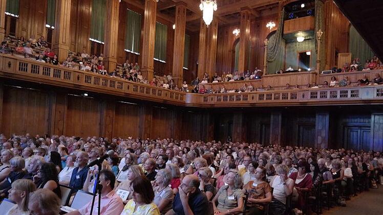 Mehr als tausend Kongressteilnehmer füllten den Regentenbau.Kai Fraass