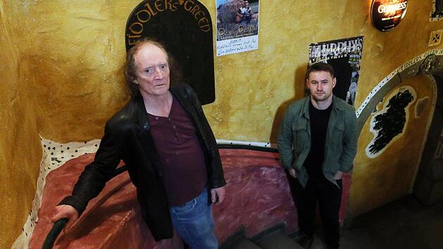 "Fiddlers-Green"-Inhaber Mick O'Mahony und sein Mitarbeiter.  Fotos: Steffen Krapf