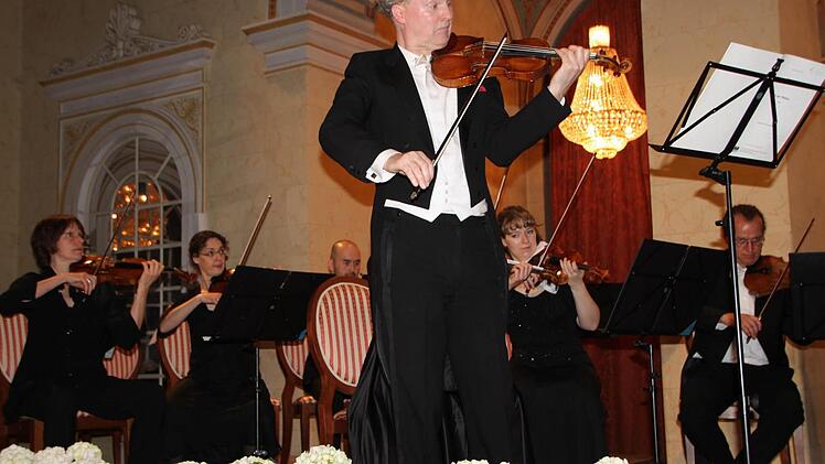 Mit Werken von Joseph Haydn und Dimitri Terzakis war Kolja Lessing der Solist beim Bad Brückenauer Frühlingskonzert. Foto: Ulrike Müller