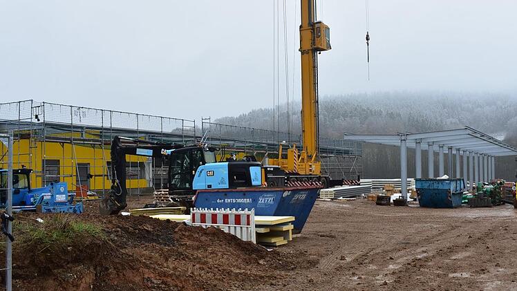 Das neue Verteilzentrum in Igensdorf entsteht. Foto: Petra Malbrich