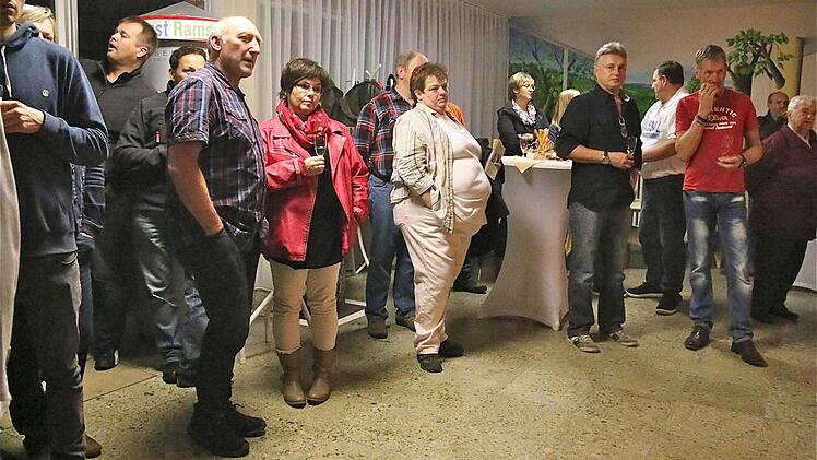 Rund drei Dutzend Gäste kamen zur Ausstellungseröffnung.