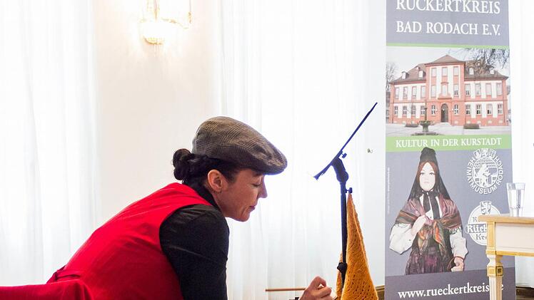 Impressionen von Anja Lenßens Brecht-Programm beim Rodacher RückertkreisFoto: Jochen Berger