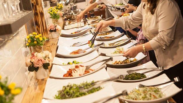 Essen bis zum Umfallen: In diesen 7 All-you-can-eat-Restaurants in Nürnberg kannst du nach Belieben schlemmen! Symbolfoto: allybally4b/pixabay.com