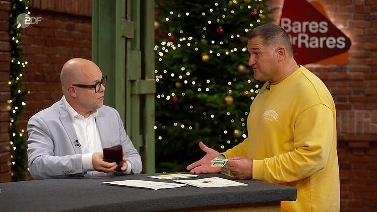 "Sie trennen sich schweren Herzens, dafür muss ich es schwer transportieren", witzelte Benjamin Leo Leo beim Bezahlen. "Ich kann gerne mit Rat und Tat beim Transport und Abbau helfen", bot der sportliche Verkäufer hilfsbereit an. Und das obwohl der geplante Familienurlaub nun auf "eine kleine Tour" geschrumpft worden war ...