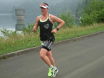 Nadja Lindner vom ASV Triathlon Kulmbach: Siegerin der Klasse D1  Foto: Hans Franz