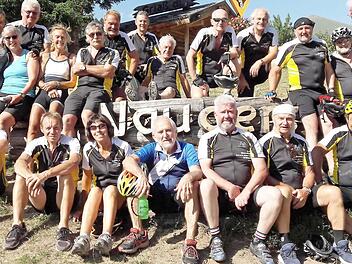 Nach dem Passieren der Norbertsh&ouml;he auf dem Weg zum Reschenpass war ein Gruppenbild auf 1405 Meter H&ouml;he f&auml;llig.  Fotos: Gerhard Beck/Pressestelle Stadt Bamberg