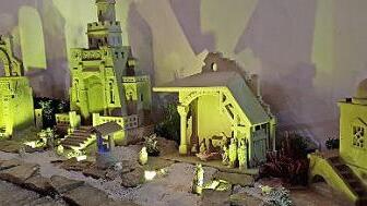 Das "Himmlische Jerusalem" - die Krippe aus Sandstein am Rathaus