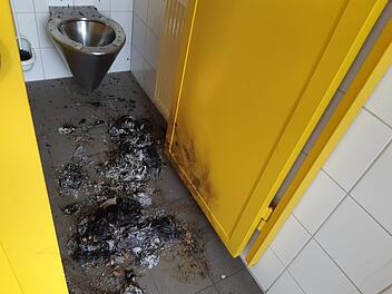 Volkach: Öffentliche Toiletten erneut beschädigt - Stadt erstattet Anzeige und sucht Zeugen Volkach: Öffentliche Toiletten erneut beschädigt - Stadt erstattet Anzeige und sucht Zeugen