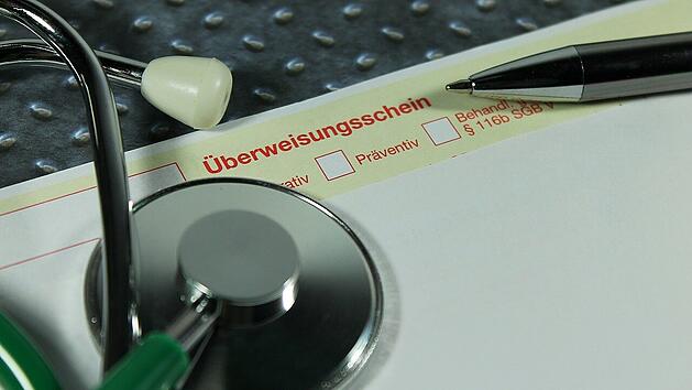 Die Überweisung von einer Hausärztin oder einem Hausarzt ist Grundvoraussetzung für den Termin in einer fachärztlichen Praxis.
